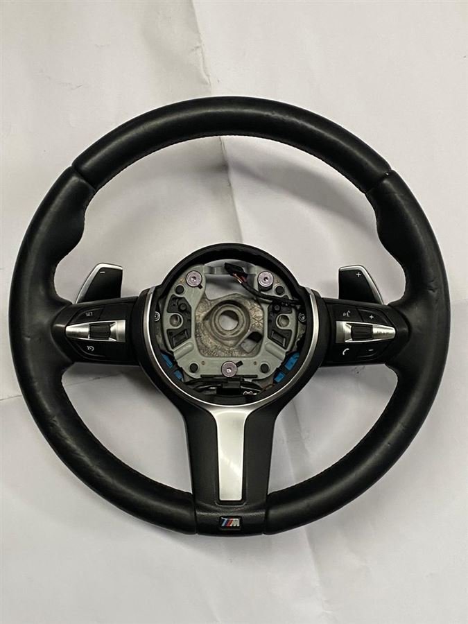 Volante BMW M en cuero con levas